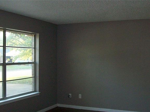 3rd image of 2405 SE 10th St