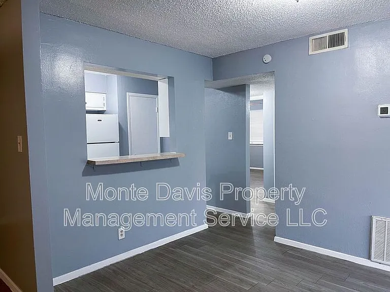 8907 Parkfield Dr #204 — Photo 8