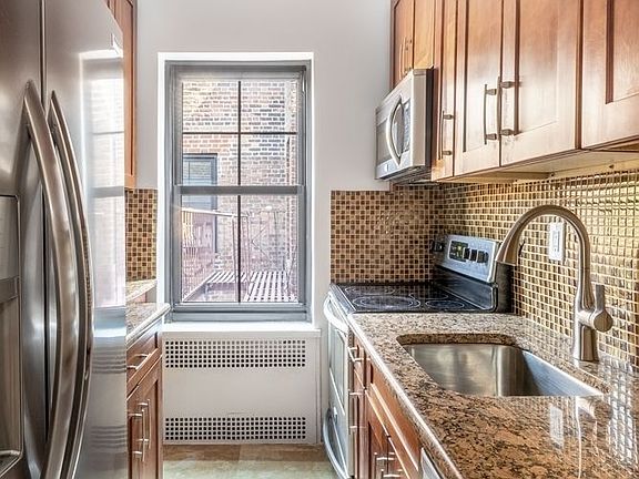 3rd image of 230 Park Pl APT 6P