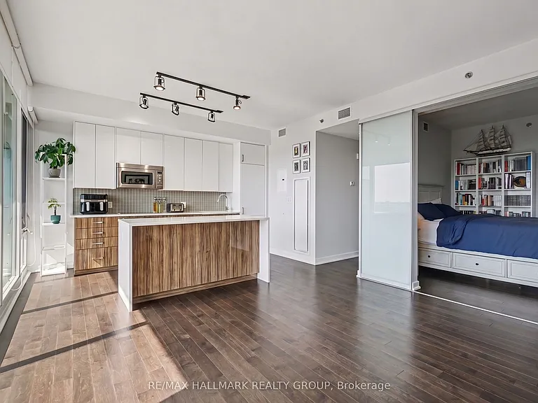 300 Lisgar St #1208 — Photo 8