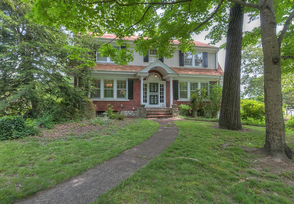 1st image of 206 Vista Dr