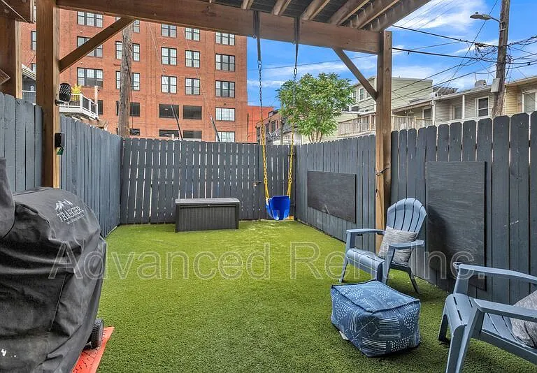3603 Hudson St — Photo 17