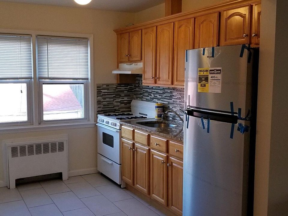 1st image of 824 E Broadway APT 204