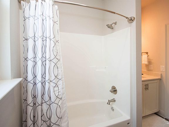 5th image of 1101 W Romana St