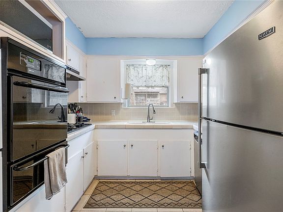 4th image of 1220 Berkeley St