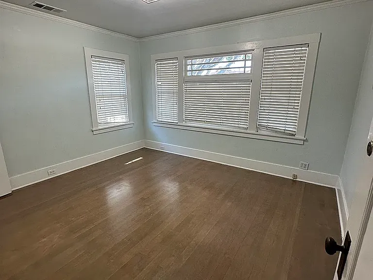 940 Santa Rosa St — Photo 2