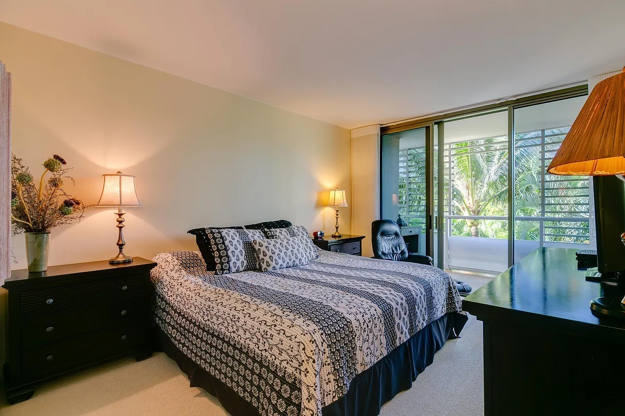 Fully Furnished 2 bedroom in Waikiki! One-Month pricing available! — Photo 3