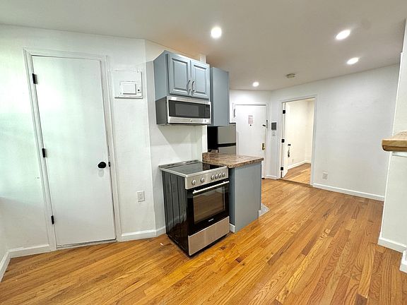 4th image of 440 E 9th St APT 4B