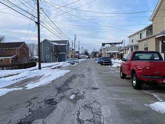 3rd image of 215 Loyalhanna Ave