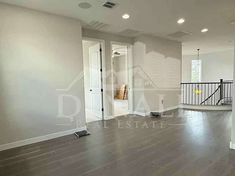 1729 W Myrna Ln — Photo 25