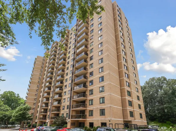 309 Yoakum Pkwy APT 306, Alexandria, VA 22304