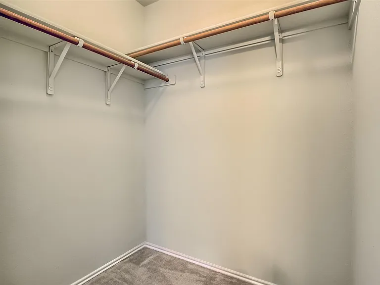 18720 Royal Pointe Dr — Photo 28