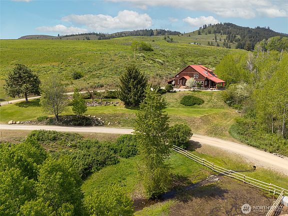 2nd image of 373 Rendezvous Road