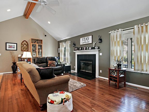 3rd image of 15609 W Lakeview Dr