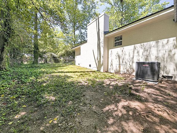 4th image of 324 Park Hill Dr