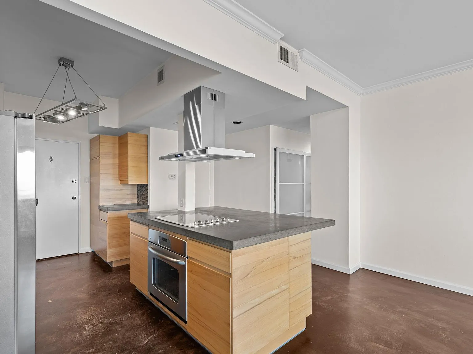 1 bed, 1.0 bath, 899 sqft, $2,395 — Photo 2