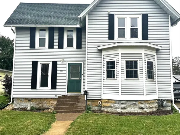 220 S Matteson St, Maquoketa, IA 52060