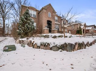 146 Crosbie Ct, Lake Orion, MI 48362