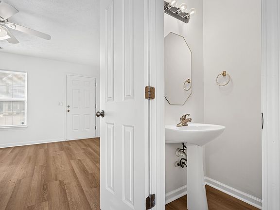 3rd image of 2961 S Rutherford Blvd APT D4