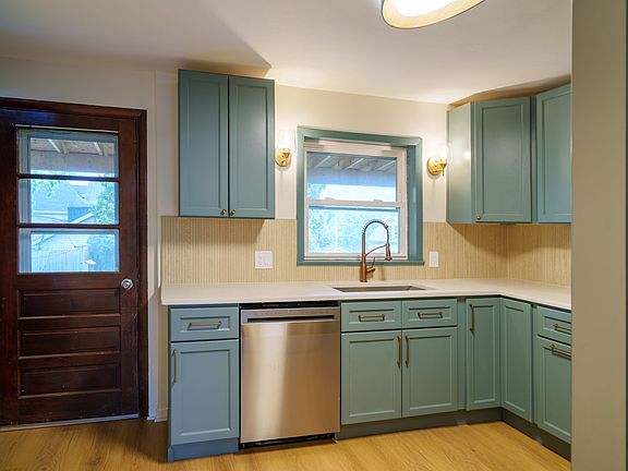 5th image of 3157 Shadeland Ave