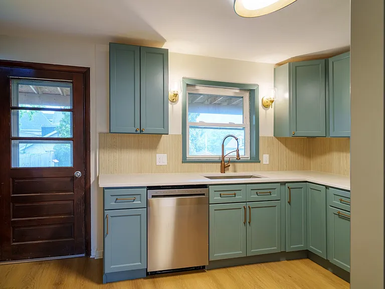 3157 Shadeland Ave — Photo 5
