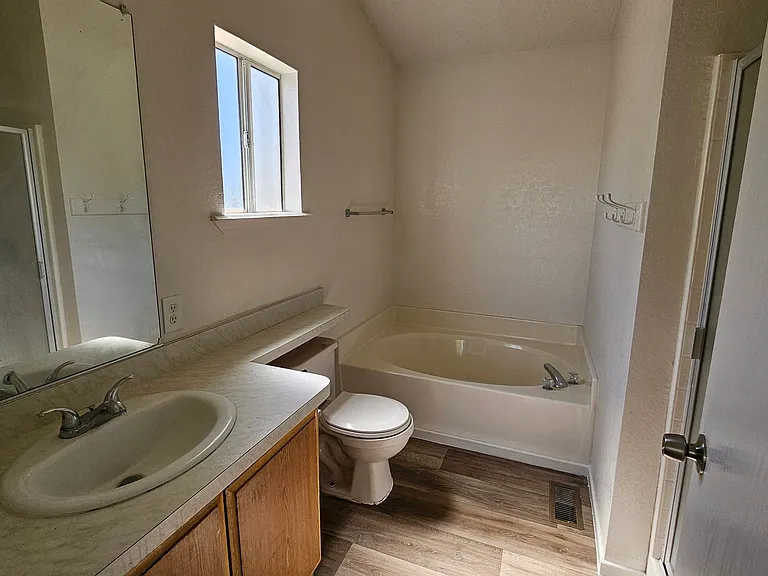 21761 Wisteria St — Photo 12