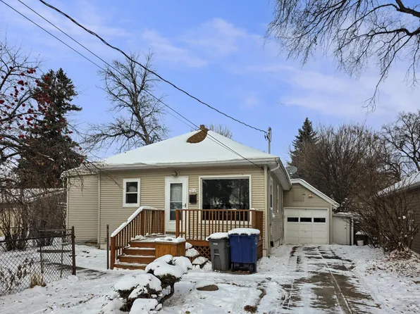 912 3rd Ave N, Moorhead, MN 56560