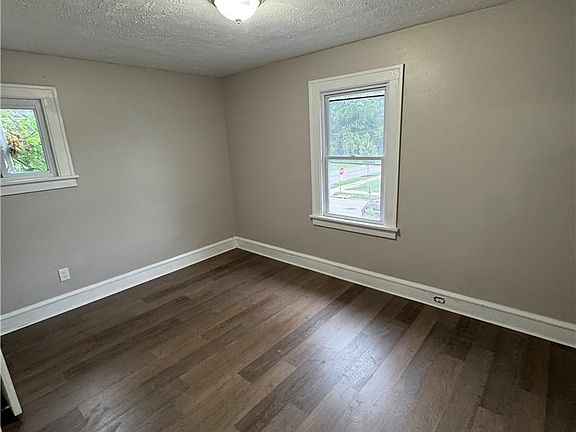 5th image of 13606 Darley Ave
