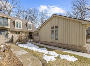 1189 Glenpointe Ct, Bloomfield Hills, MI 48304