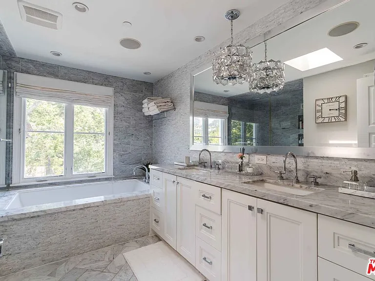 356 E Rustic Rd — Photo 20