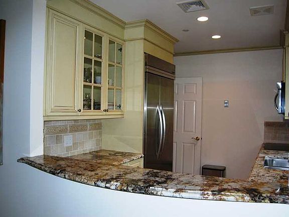 5th image of 51 Forest Ave APT 36