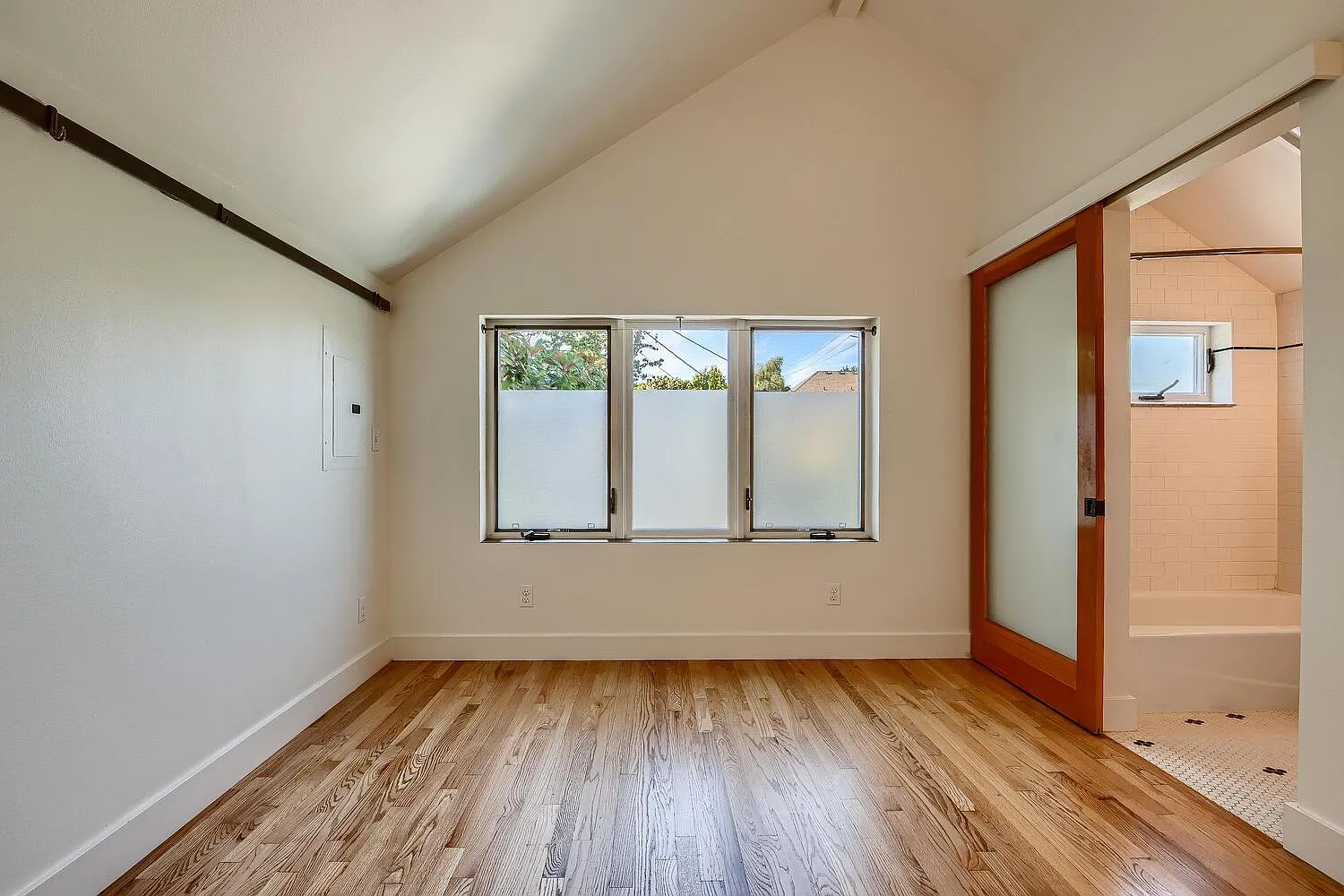 1 bed, 1.0 bath, 510 sqft, $1,469 — Photo 2