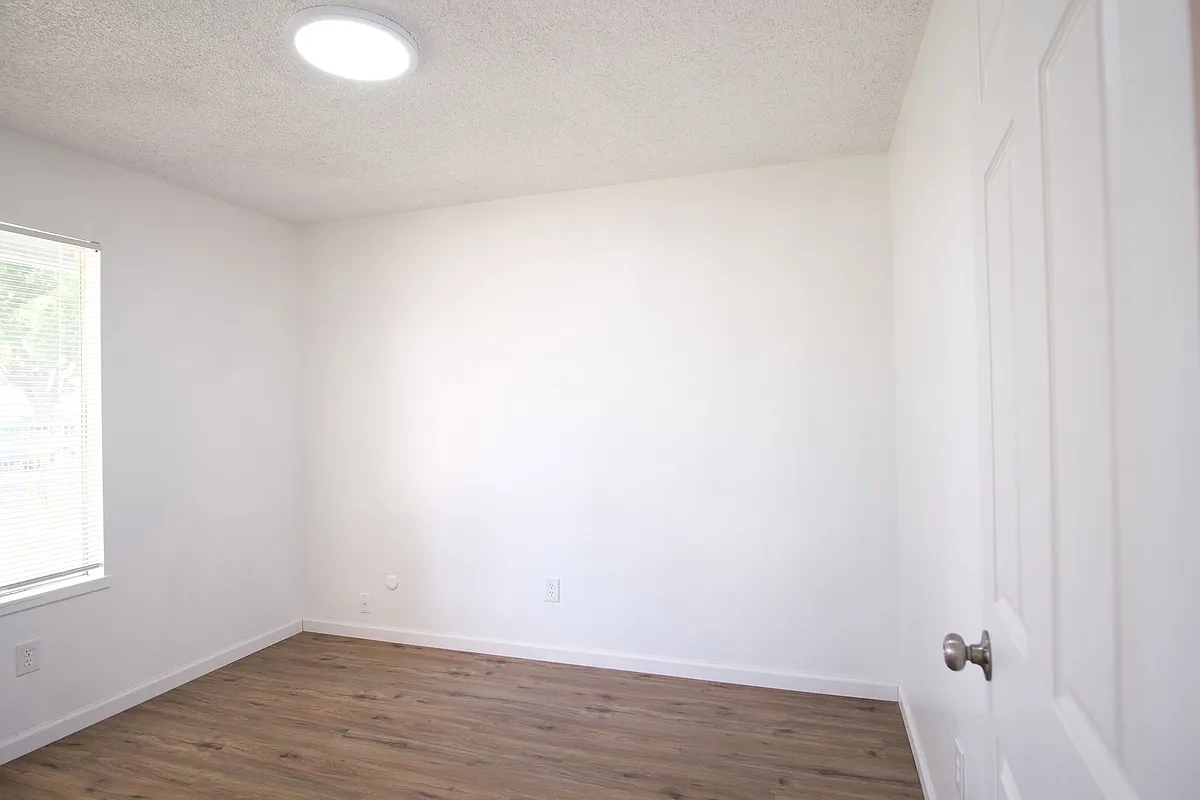 Building Photo - 121 Eula Dr