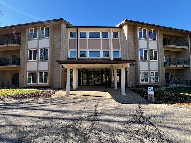 3951 Fairway Hills Dr — Photo 2