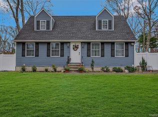 458 Lockwood Dr, Shirley, NY 11967