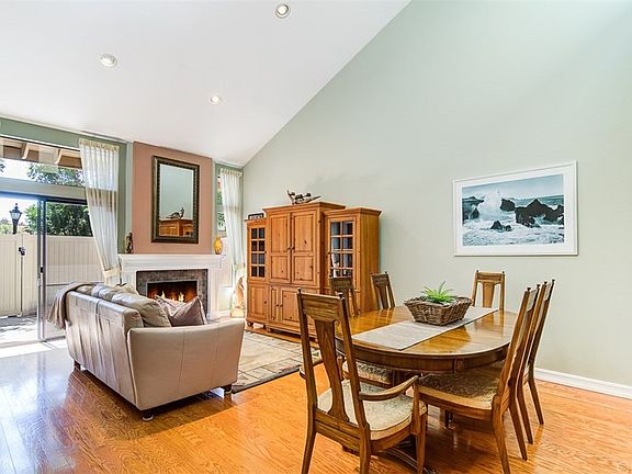3rd image of 9782 Hampton Ct