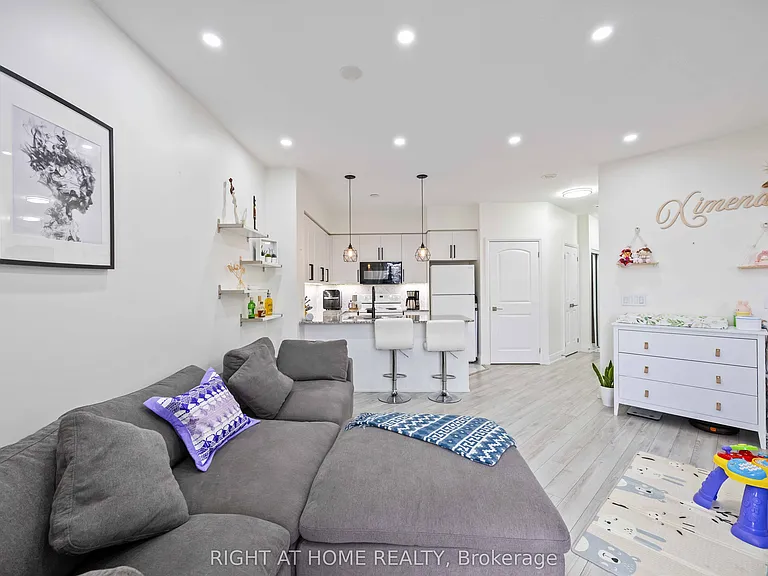 1060 Sheppard Ave W #1521 — Photo 32