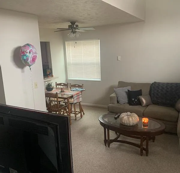 7472 Huntington Dr #6 — Photo 4
