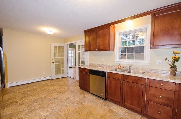 updated kitchen w/SS