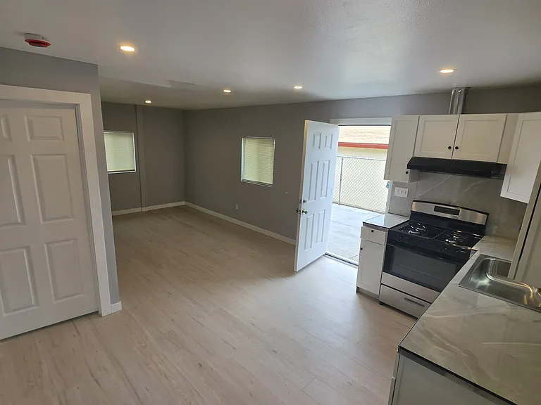 16746 Merrill St #B — Photo 27