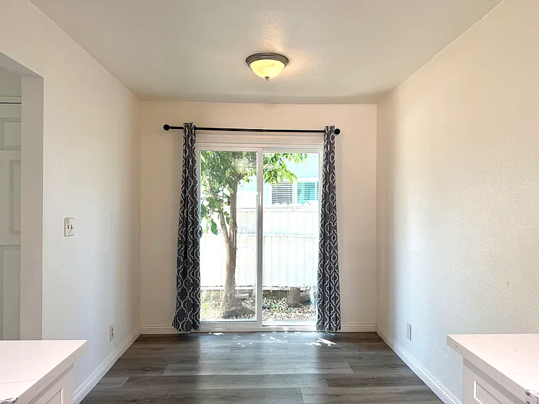 320 S Ynez Ave #D — Photo 22