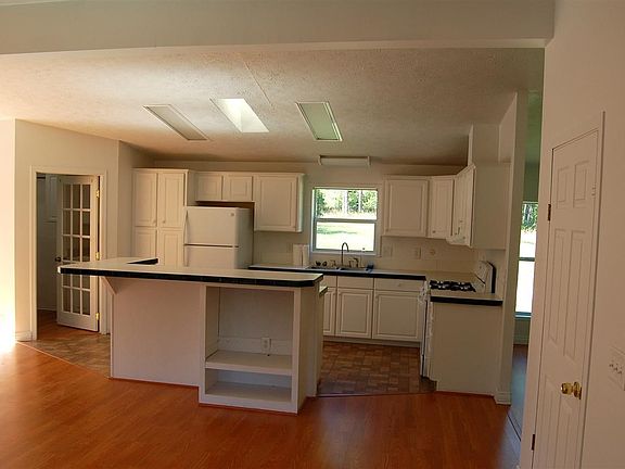 4th image of 10120 Amos Wood Dr