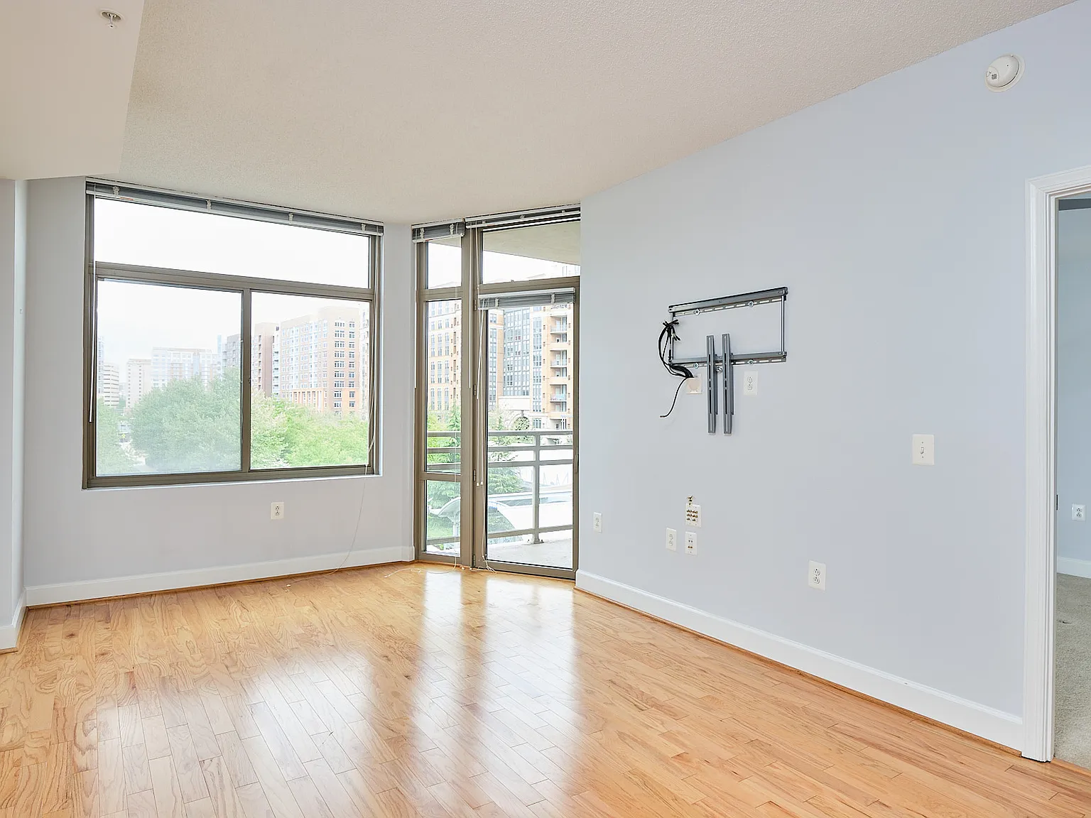 1 bed, 669 sqft, $2,050 — Photo 3