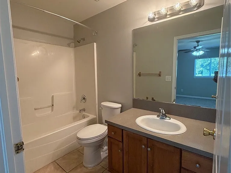 704 Gilbert Ave S — Photo 14