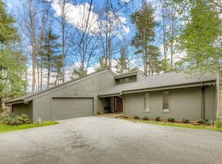 117 Continental Dr, Flat Rock, NC 28731