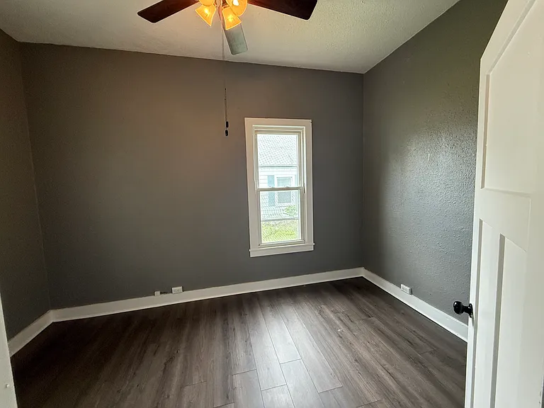 208 Sherman St — Photo 8