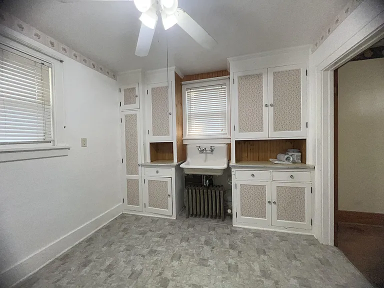 1550 W 3rd St #1 — Photo 9
