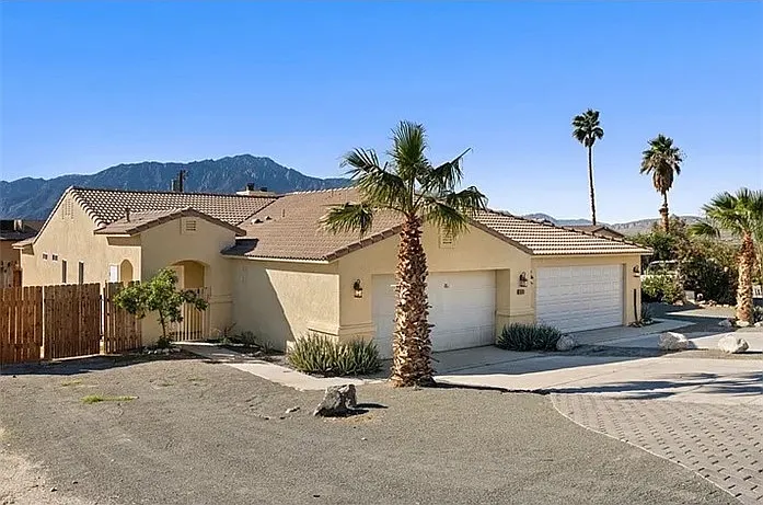 66915 Vista Pl — Photo 1