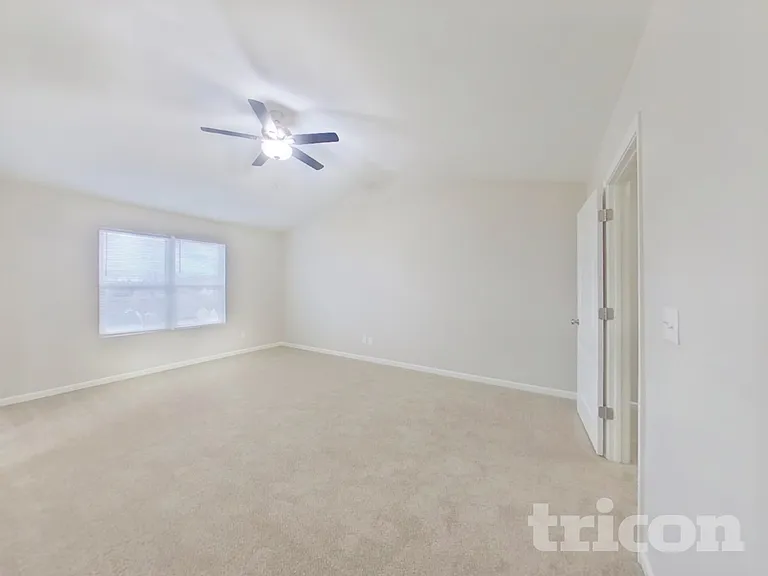 11335 Breezehill Ln — Photo 7