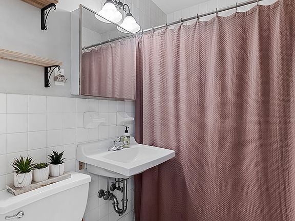 3rd image of 521 W 135th St APT 5-A